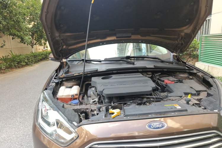Used Ford Escort 2015 1.5L Manual Fashion Edition Engine Bay Right