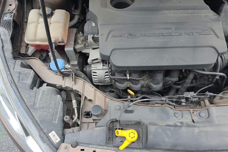 Used Ford Escort 2015 1.5L Automatic Comfort Edition Engine Bay Right