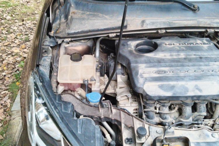 Used Ford Escort 2015 1.5L Automatic Comfort Edition Engine Bay Right