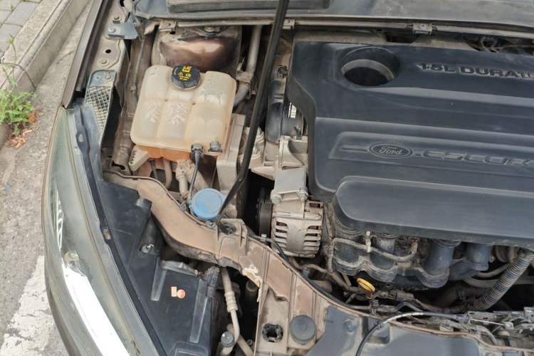 Used Ford Escort 2015 1.5L Manual Comfort Model Engine Bay Right