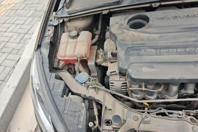 Used Ford Escort 2015 1.5L Manual Comfort Model Engine Bay Right