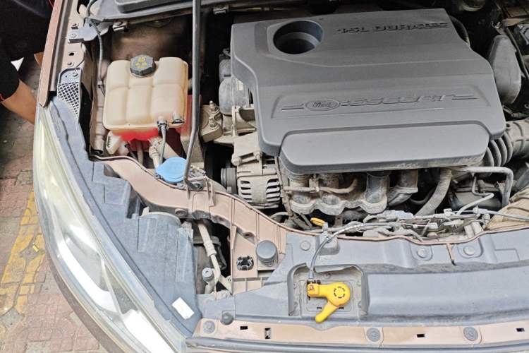 Used Ford Escort 2015 1.5L Automatic Fashion Model Engine Bay Right