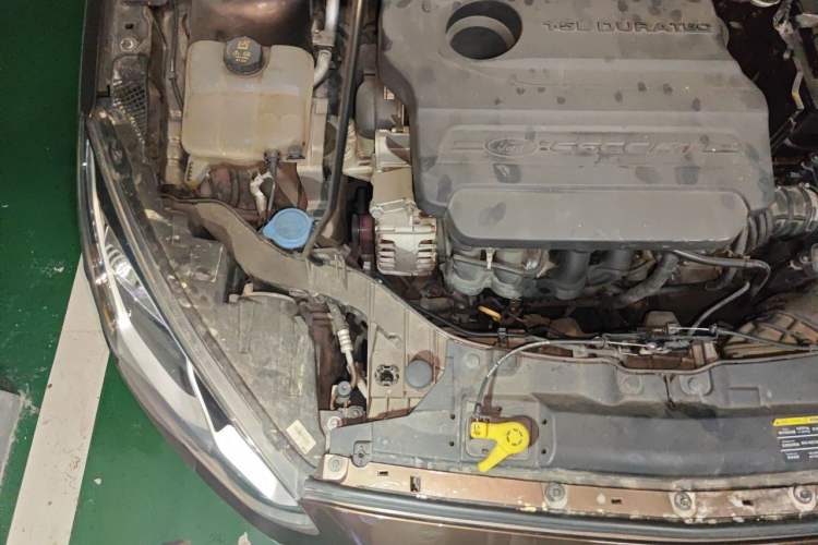 Used Ford Escort 2015 1.5L Automatic Comfort Edition Engine Bay Right