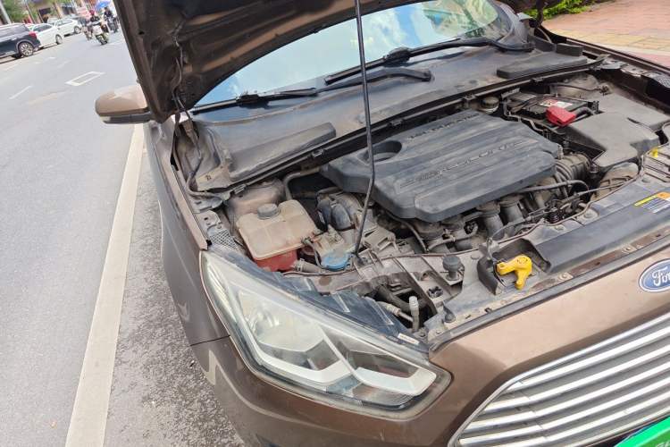 Used Ford Escort 2015 1.5L Manual Comfort Model Engine Bay Right