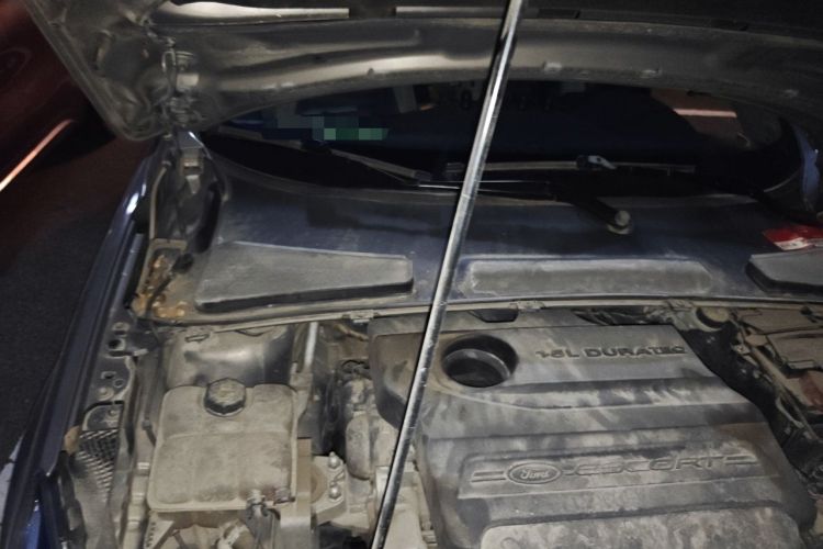 Used Ford Escort 2015 1.5L Manual Comfort Model Engine Bay Right