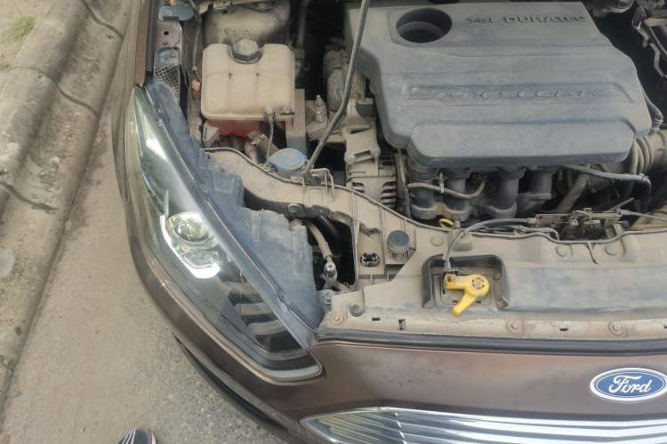 Used Ford Escort 2015 1.5L Manual Comfort Model Engine Bay Right