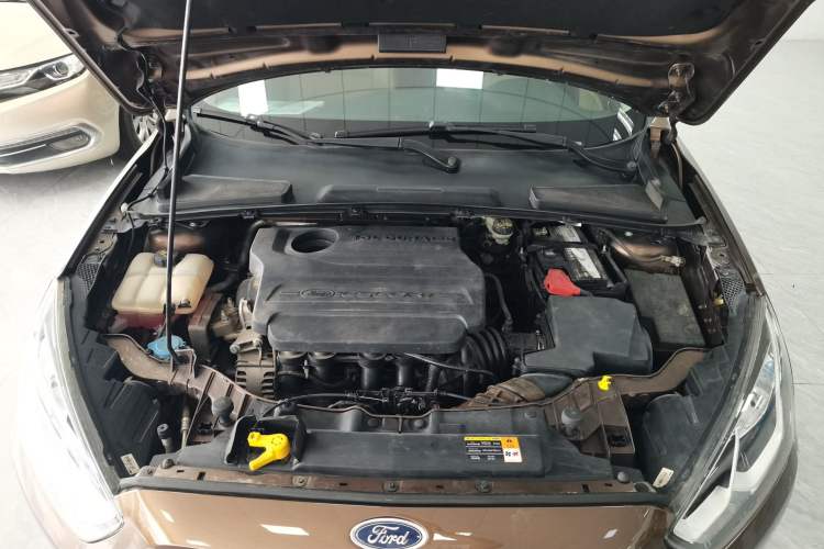 Used Ford Escort 2015 1.5L Manual Comfort Model Engine Bay
