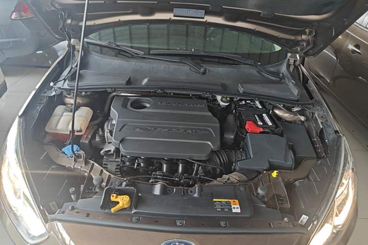 Used Ford Escort 2015 1.5L Automatic Fashion Model Engine Bay