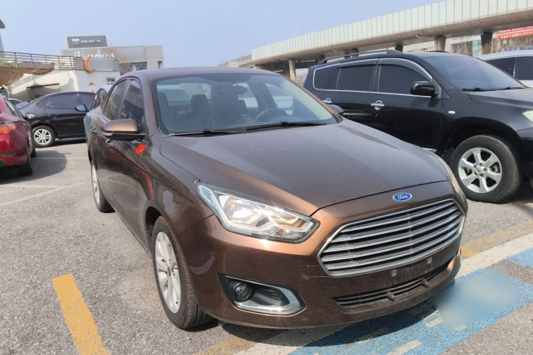 Used Ford Escort 2015 1.5L Automatic Fashion Model Exterior 1
