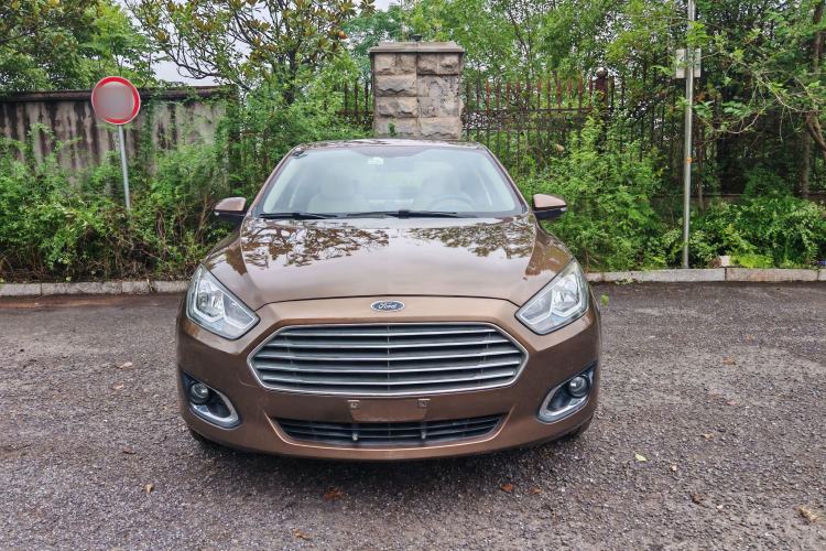 Used Ford Escort 2015 1.5L Automatic Fashion Model Exterior 1
