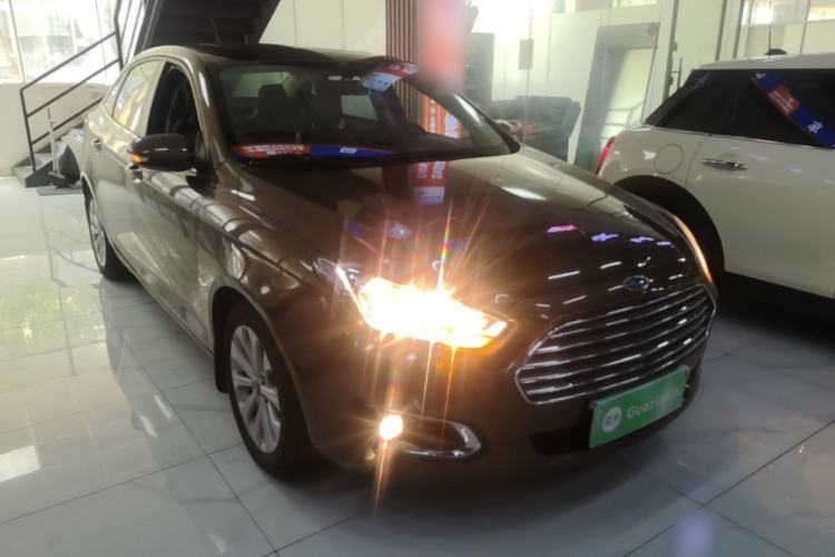 Used Ford Escort 2015 1.5L Manual Fashion Edition Exterior 1