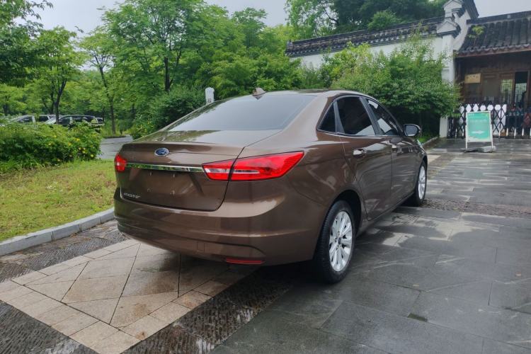 Used Ford Escort 2015 1.5L Automatic Fashion Model Exterior 1