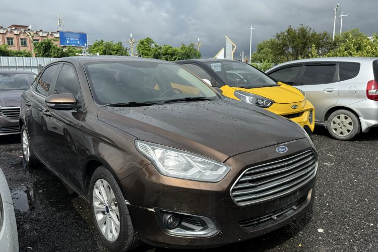 Used Ford Escort 2015 1.5L Automatic Fashion Model Exterior 1