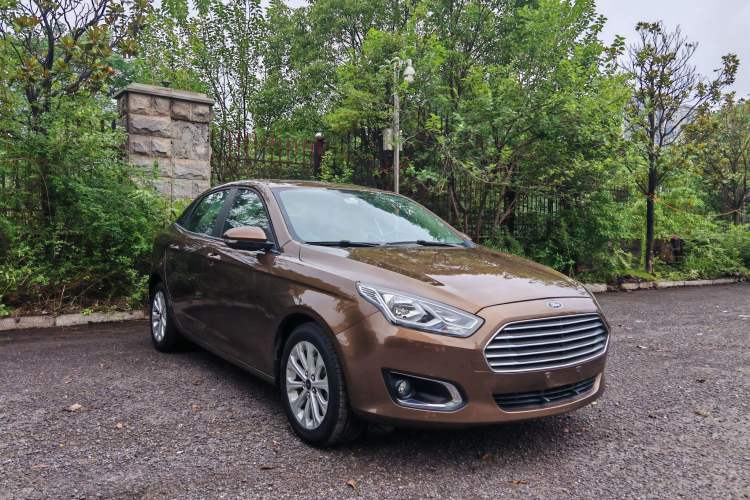 Used Ford Escort 2015 1.5L Automatic Fashion Model Exterior 2