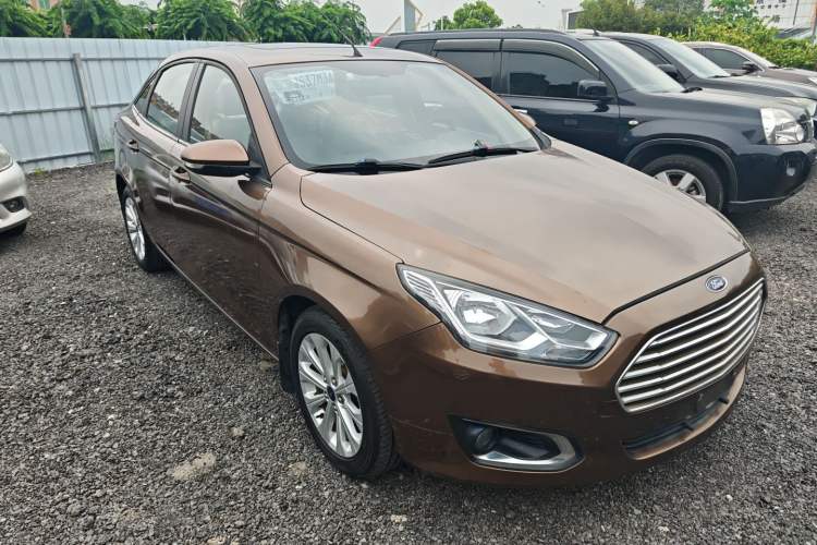 Used Ford Escort 2015 1.5L Automatic Fashion Model Exterior 2