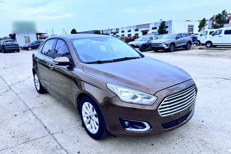 Used Ford Escort 2015 1.5L Manual Fashion Edition Exterior 2