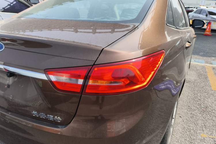 Used Ford Escort 2015 1.5L Automatic Fashion Model Exterior 3