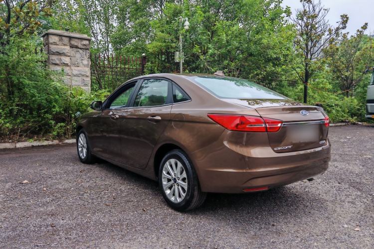 Used Ford Escort 2015 1.5L Automatic Fashion Model Exterior 3