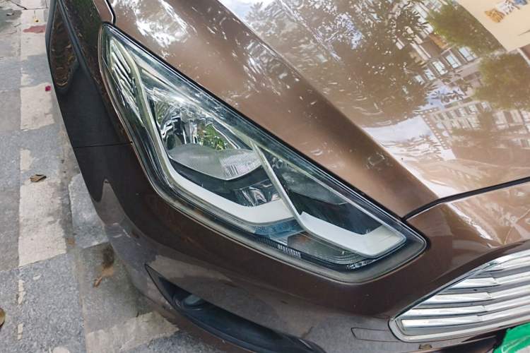 Used Ford Escort 2015 1.5L Automatic Comfort Edition Exterior 3