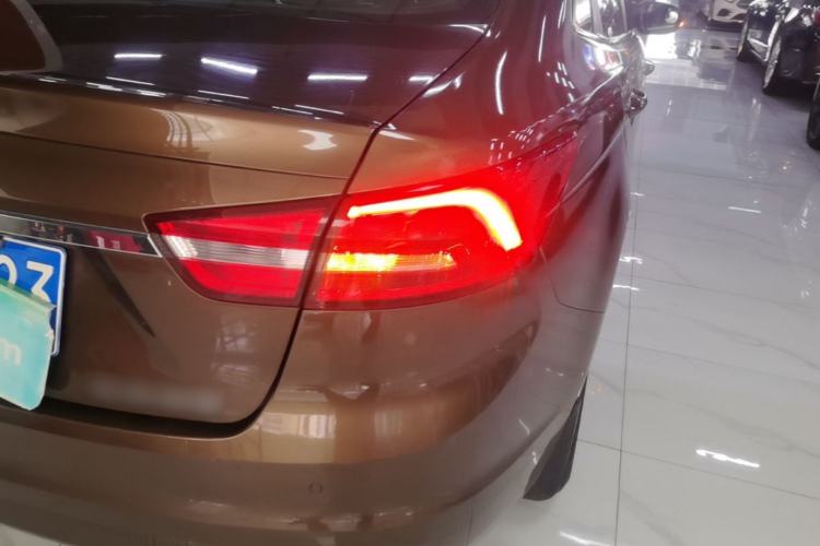 Used Ford Escort 2015 1.5L Manual Fashion Edition Exterior 3
