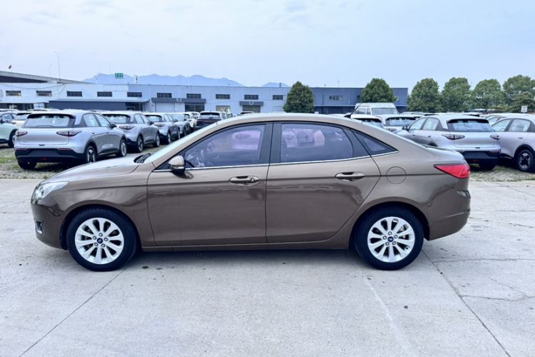 Used Ford Escort 2015 1.5L Manual Fashion Edition Exterior 3