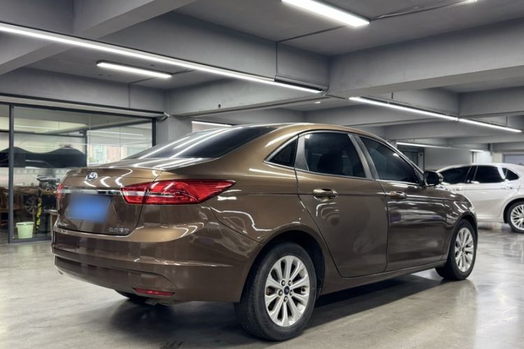 Used Ford Escort 2015 1.5L Manual Fashion Edition Exterior 3