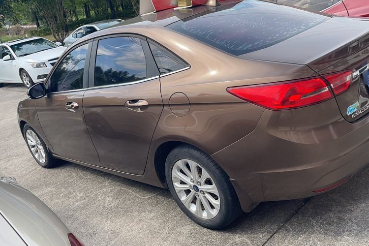 Used Ford Escort 2015 1.5L Automatic Comfort Edition Exterior 4