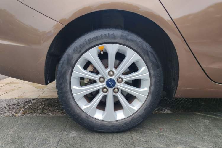 Used Ford Escort 2015 1.5L Automatic Fashion Model Exterior 4