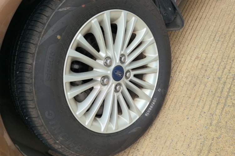 Used Ford Escort 2015 1.5L Automatic Comfort Edition Exterior 4