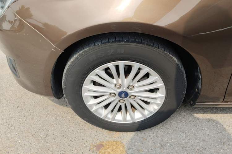 Used Ford Escort 2015 1.5L Automatic Comfort Edition Exterior 4