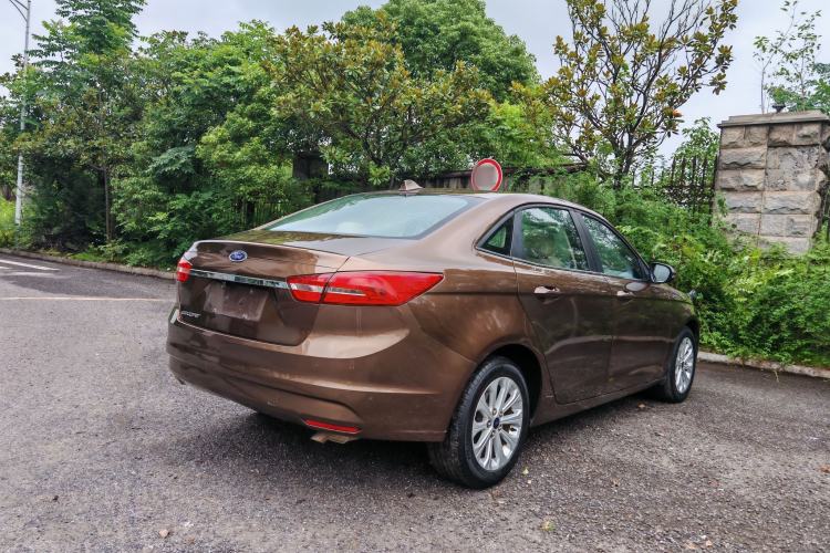 Used Ford Escort 2015 1.5L Automatic Fashion Model Exterior 5