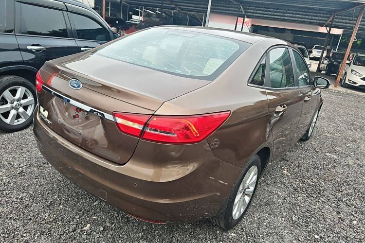 Used Ford Escort 2015 1.5L Automatic Fashion Model Exterior 5