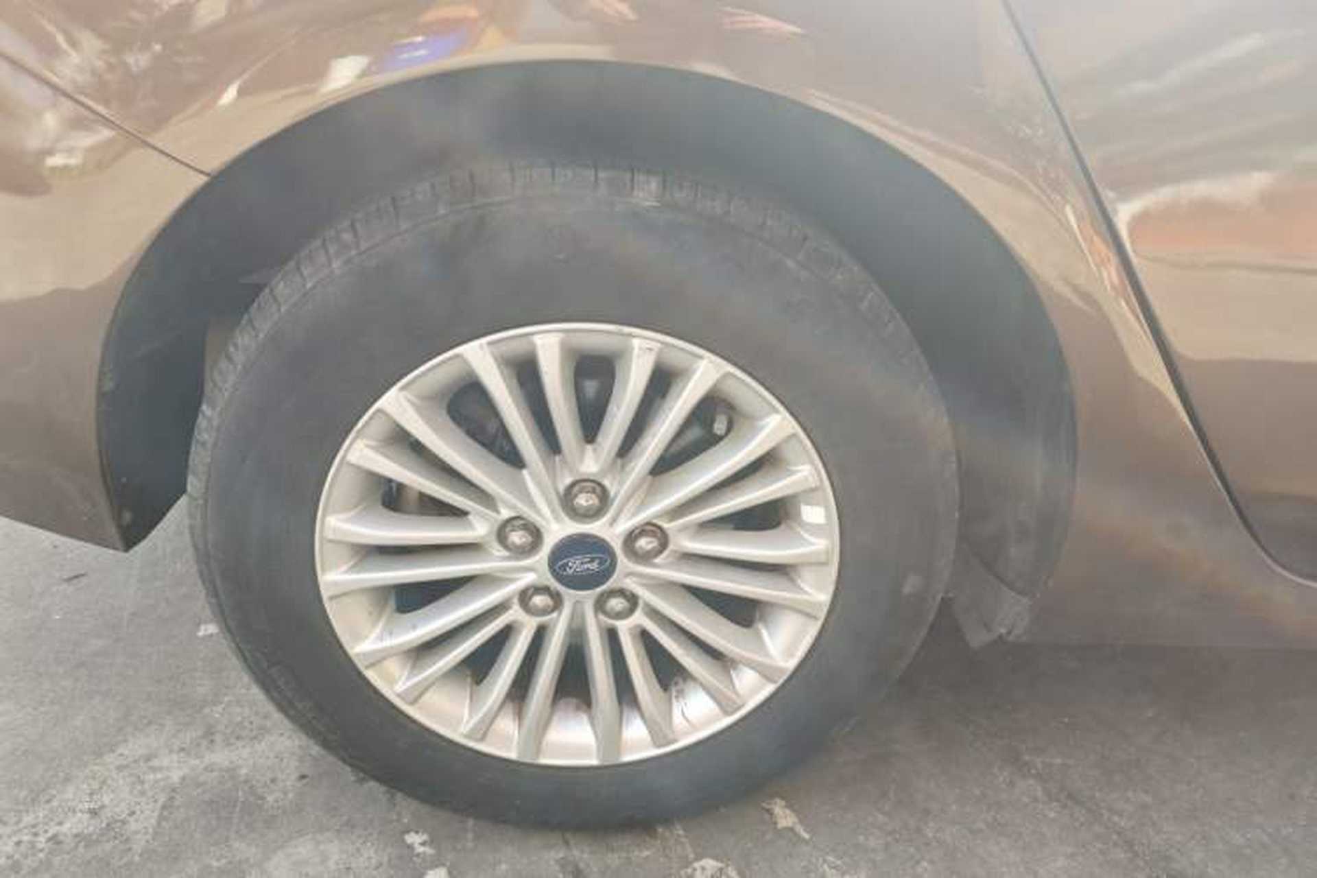 Used Ford Escort 2015 1.5L Automatic Comfort Edition Exterior 5