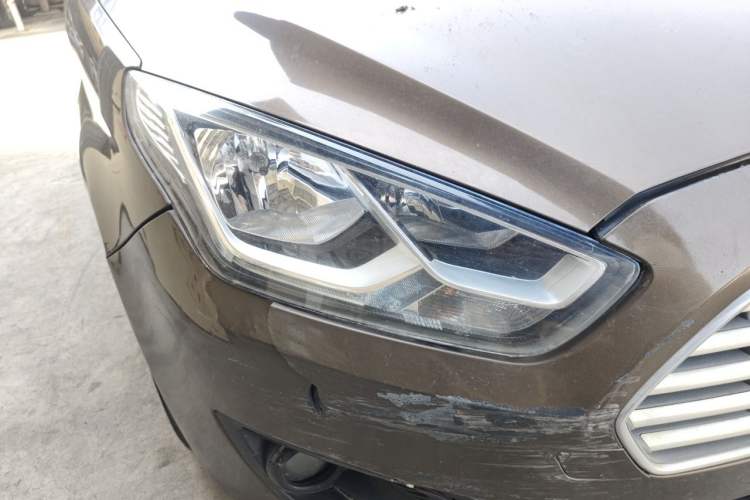 Used Ford Escort 2015 1.5L Automatic Comfort Edition Exterior 6