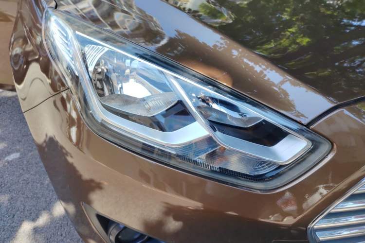 Used Ford Escort 2015 1.5L Automatic Comfort Edition Exterior 6