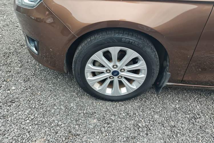 Used Ford Escort 2015 1.5L Automatic Fashion Model Exterior 7