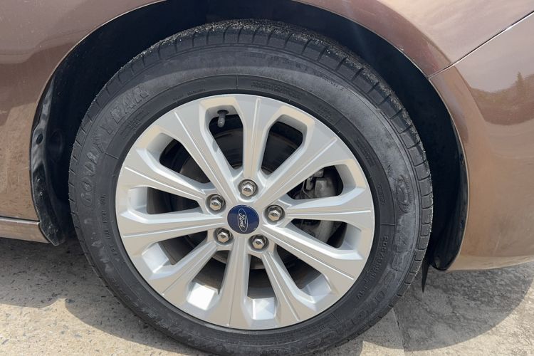 Used Ford Escort 2015 1.5L Manual Fashion Edition Exterior 7