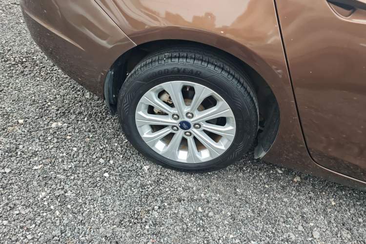 Used Ford Escort 2015 1.5L Automatic Fashion Model Exterior 8