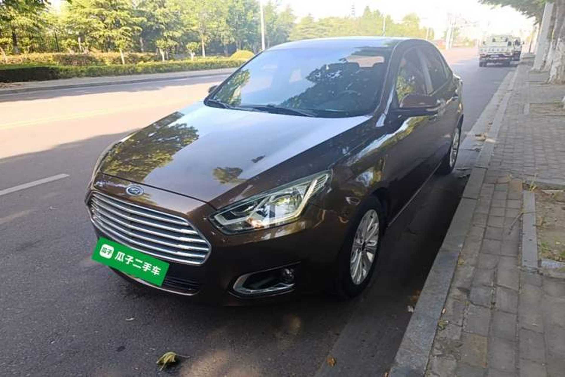 Used Ford Escort 2015 1.5L Manual Fashion Edition Front Left 45 Deg