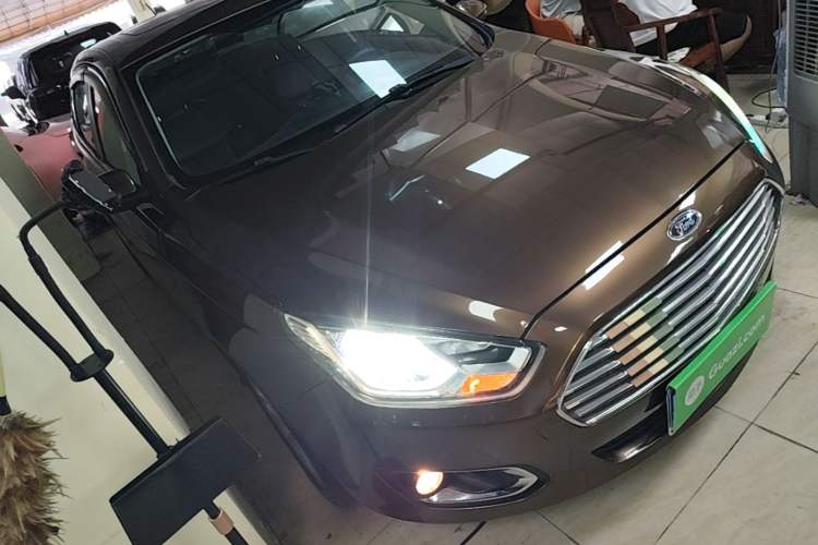 Used Ford Escort 2015 1.5L Automatic Fashion Model Front Right 45 Deg