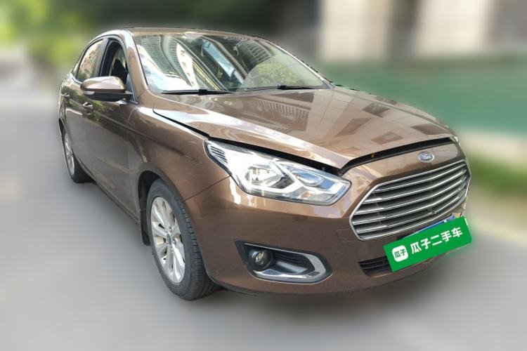 Used Ford Escort 2015 1.5L Manual Fashion Edition Front Right 45 Deg