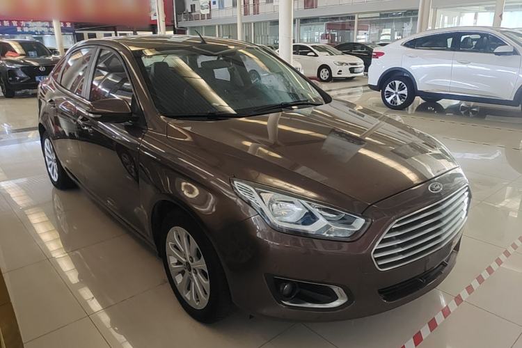 Used Ford Escort 2015 1.5L Automatic Fashion Model Front Right 45 Deg