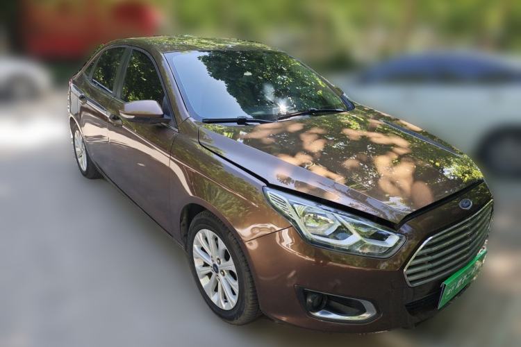 Used Ford Escort 2015 1.5L Automatic Fashion Model Front Right 45 Deg