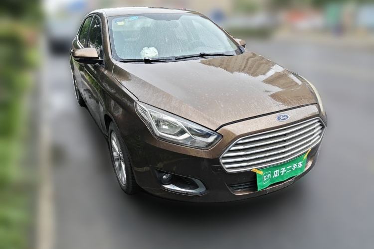 Used Ford Escort 2015 1.5L Manual Fashion Edition Front Right 45 Deg
