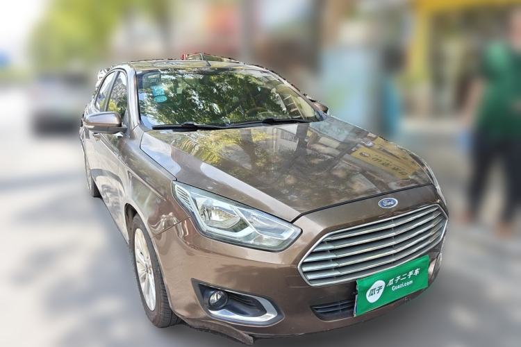 Used Ford Escort 2015 1.5L Automatic Fashion Model Front Right 45 Deg