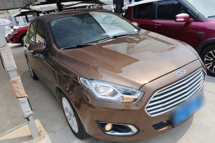 Used Ford Escort 2015 1.5L Manual Fashion Edition Front Right 45 Deg