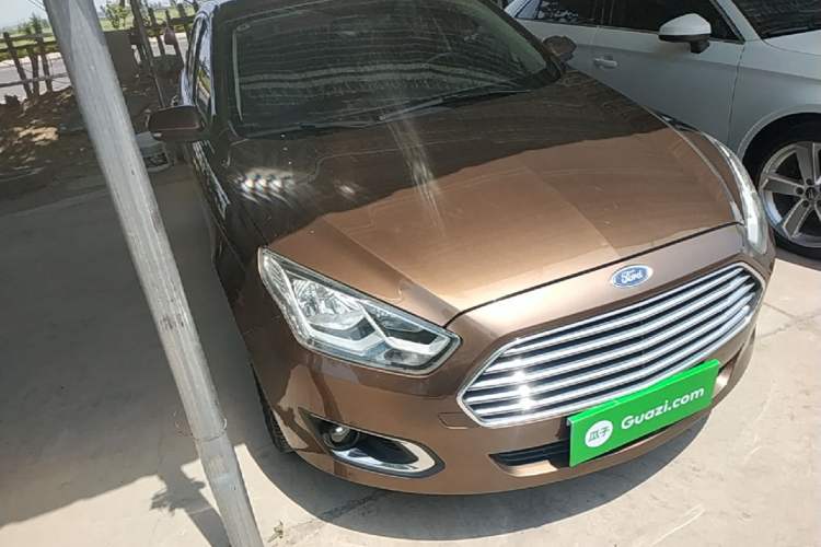 Used Ford Escort 2015 1.5L Automatic Fashion Model Front Right 45 Deg