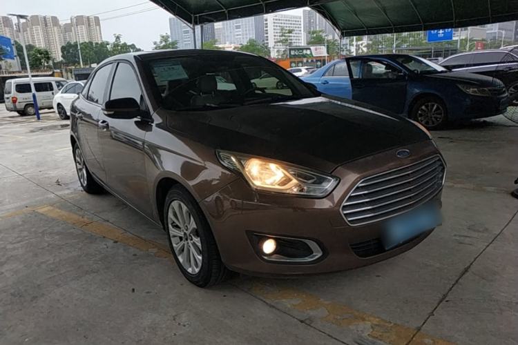 Used Ford Escort 2015 1.5L Automatic Fashion Model Front Right 45 Deg