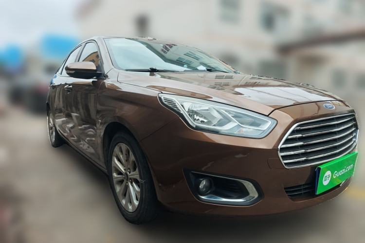 Used Ford Escort 2015 1.5L Manual Fashion Edition Front Right 45 Deg