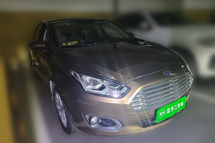 Used Ford Escort 2015 1.5L Automatic Fashion Model Front Right 45 Deg